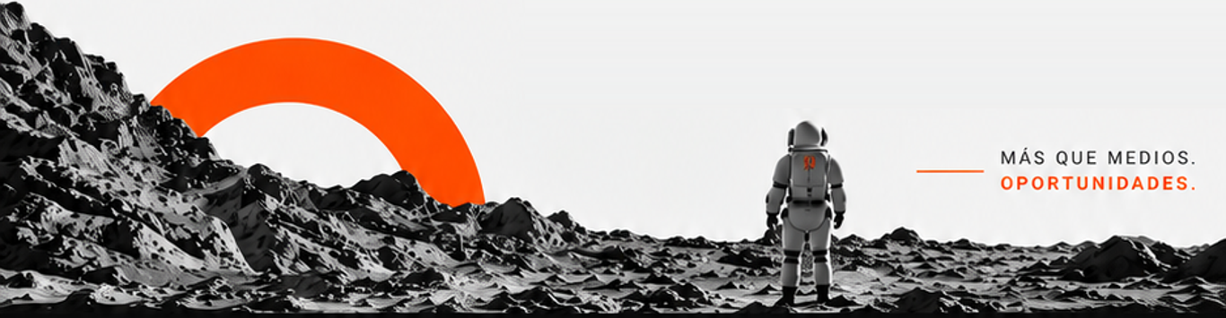 Astronauta sobre un paisaje lunar. Más que medios. Oportunidades.